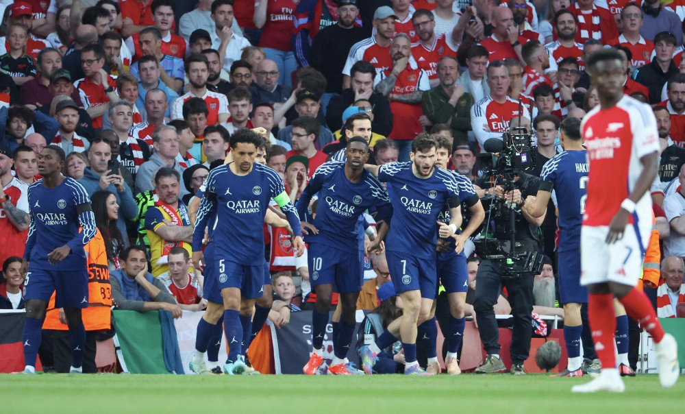 德甲半场：基尼洛斯1射1传，卡德破门，奥格斯堡2-0勒沃库森（德甲上半场：基尼洛斯传射建功，卡德破门，奥格斯堡2-0领先勒沃库森）