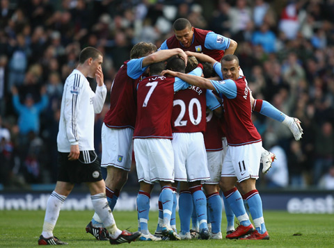 不服！弗兰克：不理解西蒙斯为何改判红牌，也不理解罗梅罗吃第二张黄牌（弗兰克质疑判罚：不理解西蒙斯改判红牌，同样不解罗梅罗吃到第二张黄牌）