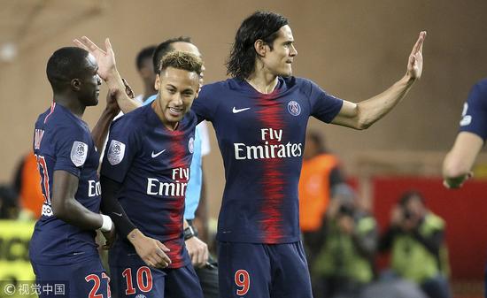 队报球迷票选2025年度11人：中前场巴萨占3席，锋线姆巴佩+登贝莱（队报球迷评选2025年度最佳11人：巴萨中前场占三席，锋线姆巴佩联手登贝莱）