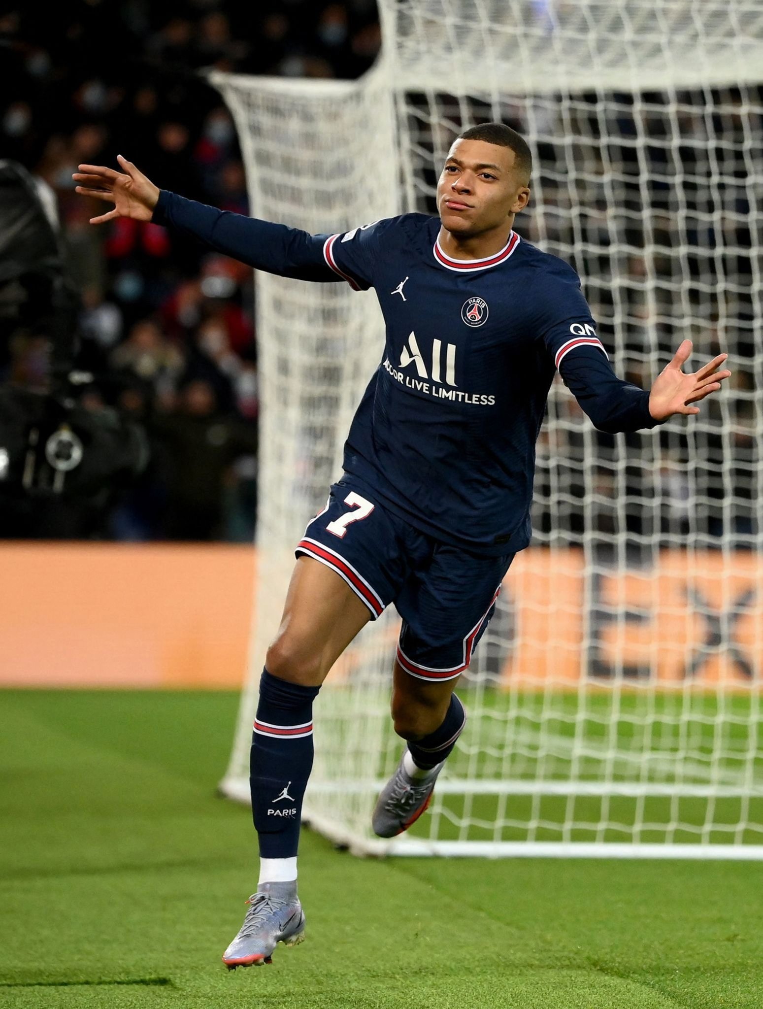 比塞克：不考虑转会问题；我必须持续出场才有机会踢世界杯（比塞克：暂不考虑转会，唯有持续出场才能争世界杯席位）