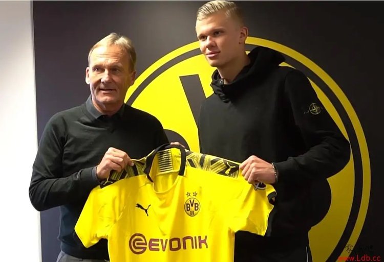 进球制胜！官方：南野拓实当选摩纳哥1-0巴黎最佳球员（官方：南野拓实当选摩纳哥1-0巴黎全场最佳，关键一击定胜局）