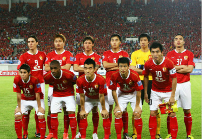 成都蓉城教练组现场观战中韩战，徐正源、金亨镒在场（成都蓉城教练组现身中韩之战现场，徐正源、金亨镒到场观战）