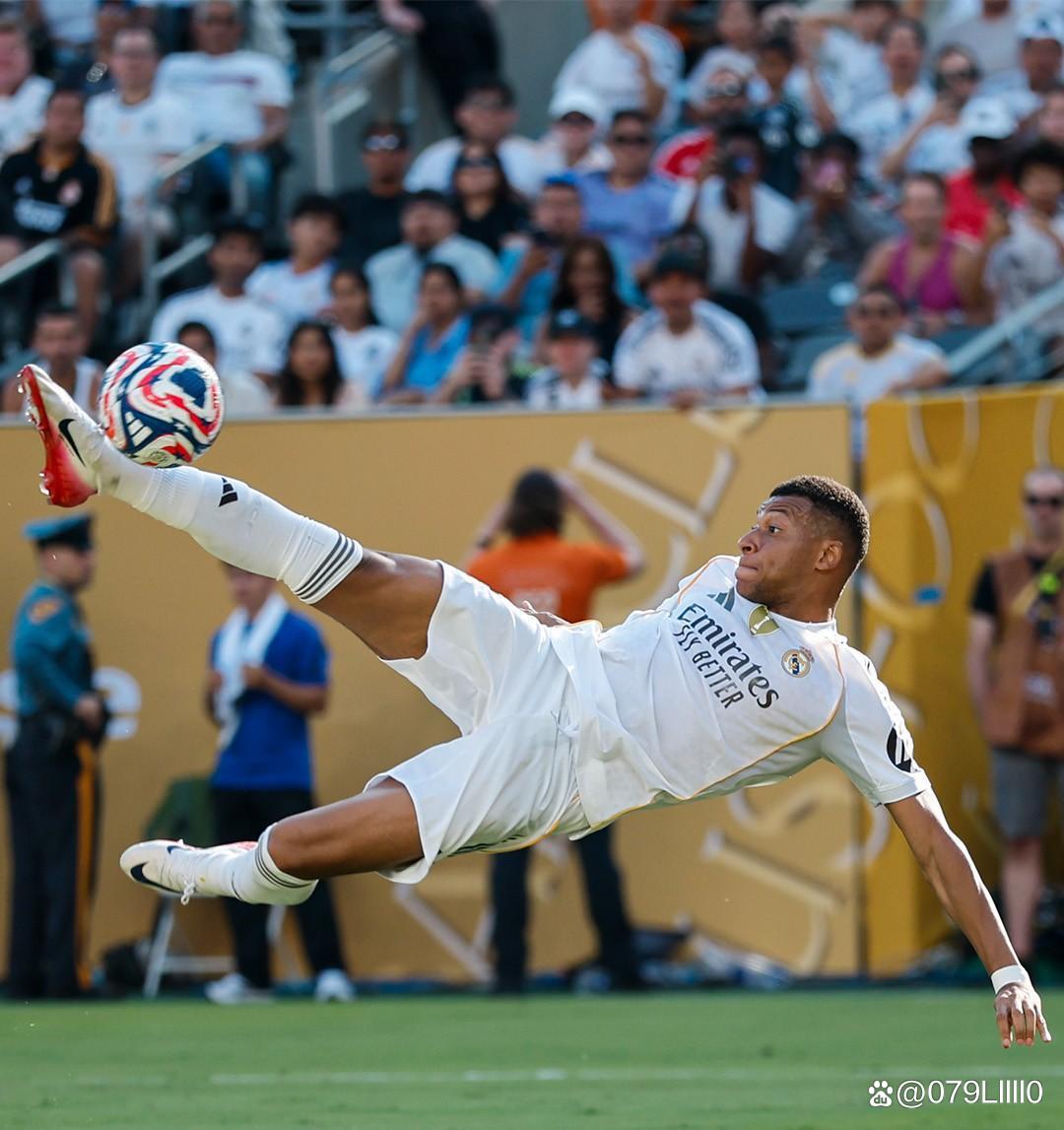 意甲媒体热议：希门尼斯经纪人表示希门尼斯从未想过离开米兰，他会留在球队（意媒聚焦：经纪人否认离队传闻，希门尼斯将留守米兰）