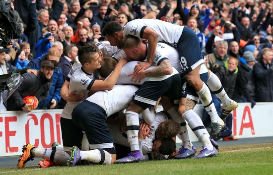 官方：明夏世界杯上下半场中段有强制补水时间，每次3分钟（FIFA官宣：明夏世界杯每半场中段设3分钟强制补水暂停）