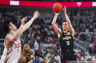 欧冠积分榜分析：各队晋级形势紧张,（欧冠形势速览：出线竞争白热化）