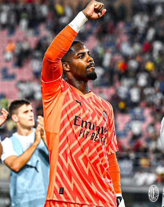 达尼洛同时斩获两座欧冠&解放者杯冠军，为历史首人（达尼洛创纪录：史上首人同时加冕欧冠与解放者杯）