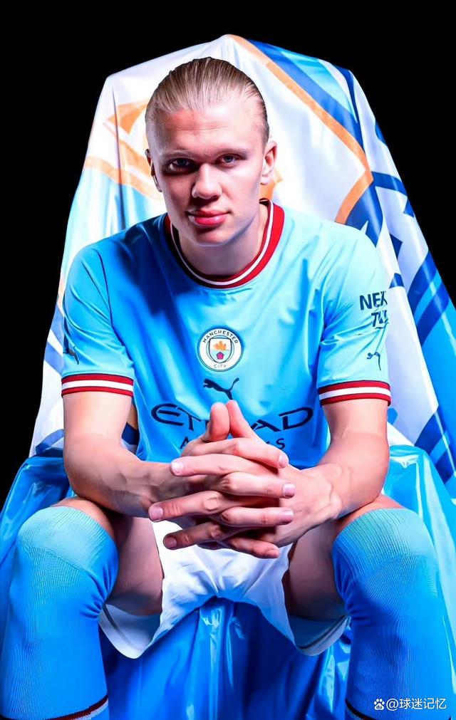 特维斯率塔列雷斯对阵博卡，赛后收到博卡赠送的纪念球衣（特维斯率领塔列雷斯迎战博卡，赛后获赠博卡纪念球衣）