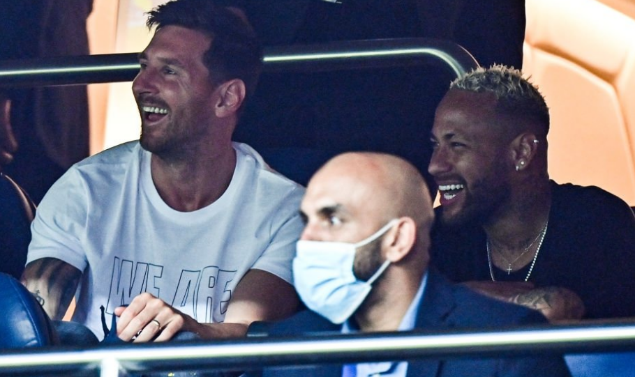 德天空：拜仁有意科索沃妖锋阿斯拉尼，双方已展开初步谈判（德天空：拜仁相中科索沃锋线新星阿斯拉尼，初步谈判已启动）