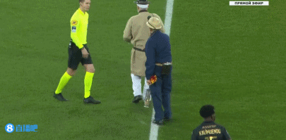 如何在足球场上保持心理稳定？